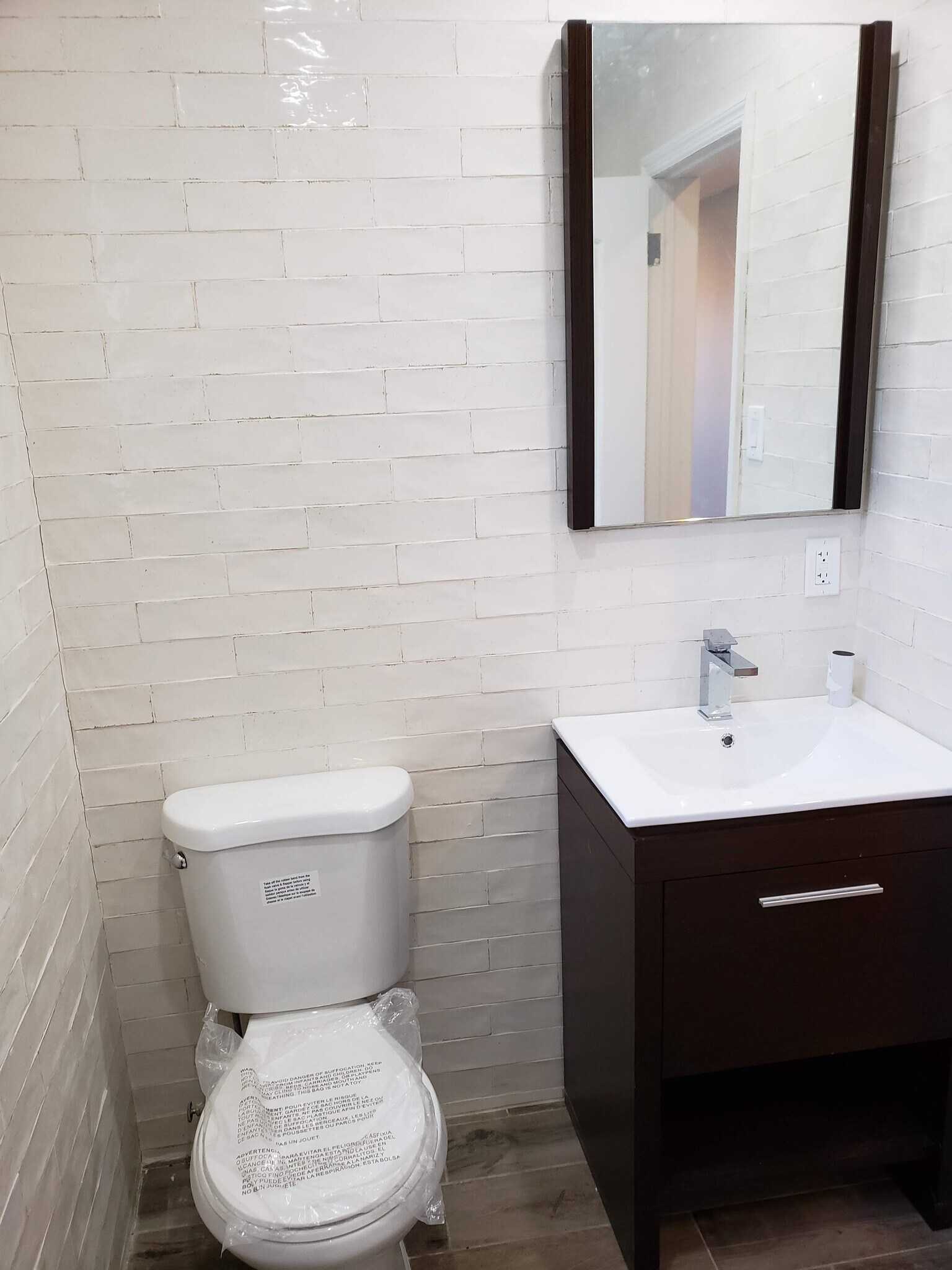 Building Photo - 761 E 101st St