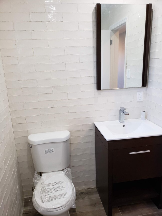 Building Photo - 761 E 101st St