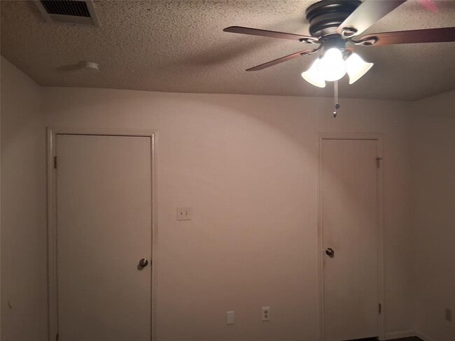 Building Photo - 703 Rollingway Dr