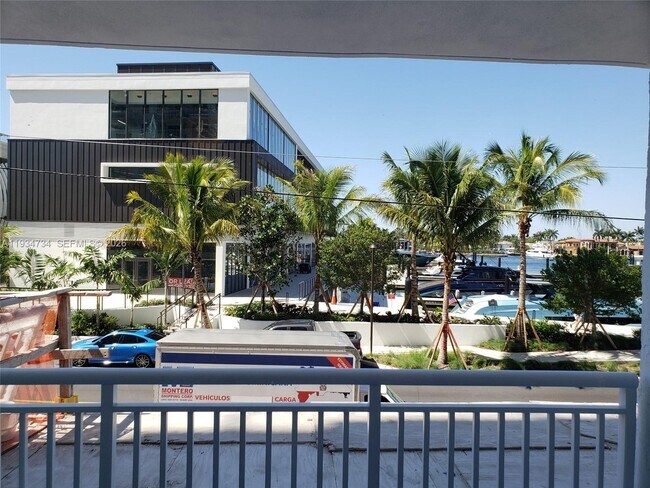 Building Photo - 200 S Birch Rd