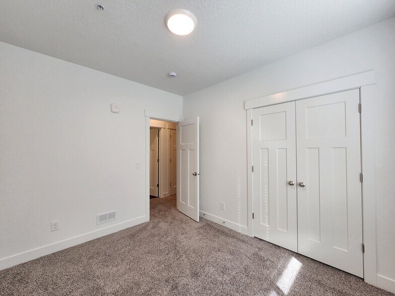 Building Photo - 4735 Alder Dr