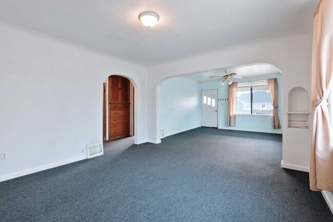 Building Photo - G7UG