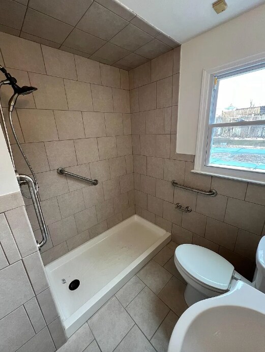 Building Photo - 331 Colonial Dr