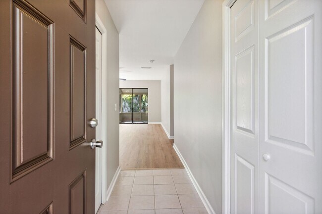 Building Photo - Mariners Walk - Easy walk to the beach