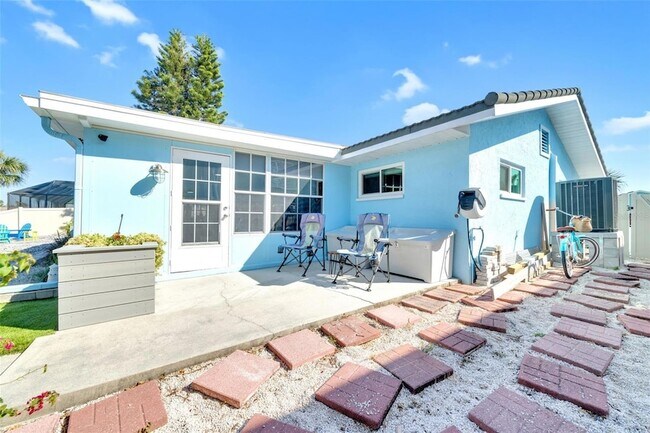 Building Photo - 1015 Spindle Palm Way