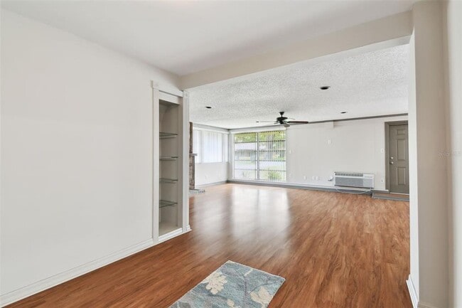 Building Photo - 206 N Montclair Ave