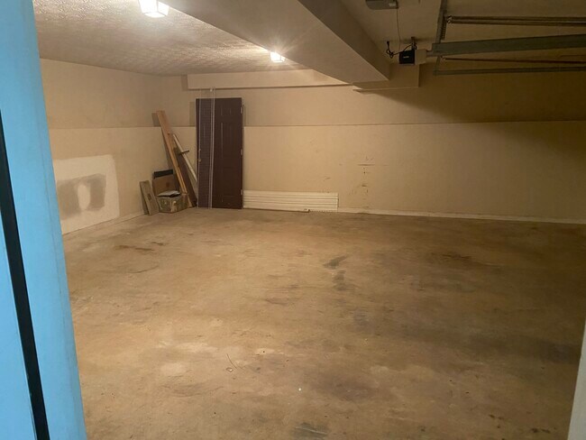 Building Photo - 1224 Blazing Rdg W