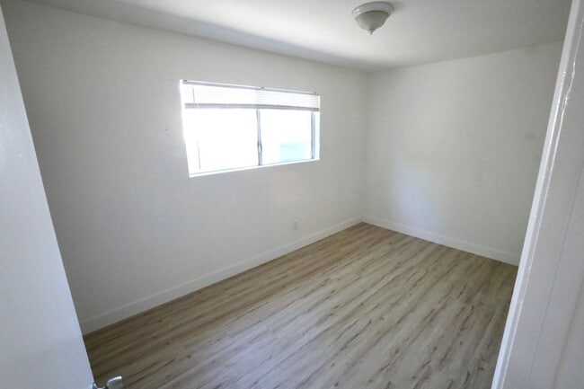 Building Photo - LB2527