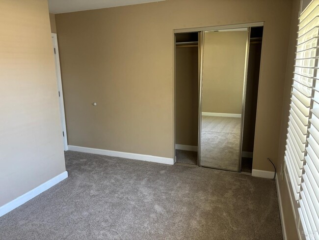 Building Photo - 954 Emily Ave