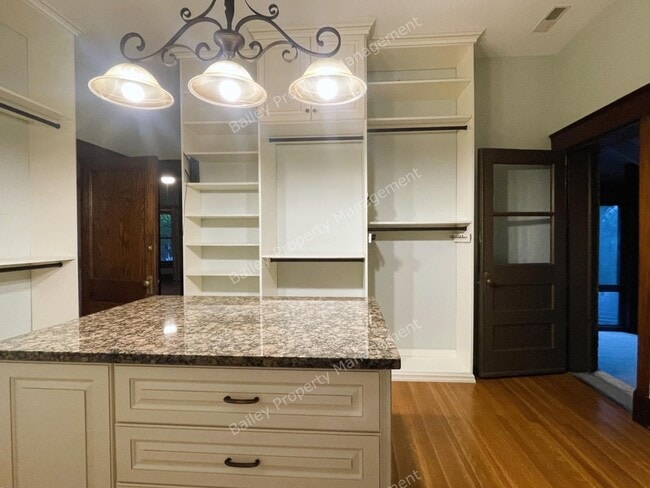 Building Photo - 1458 Cherokee Rd