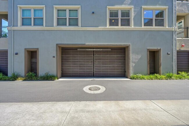 Building Photo - 2 Bed 2 Bath (plus a den) Gala Condo