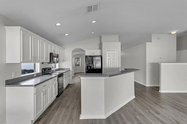 Building Photo - 15412 Montilla Loop
