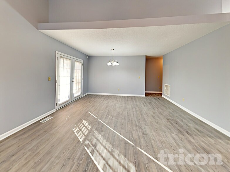 Building Photo - 305 Trowbridge Rd