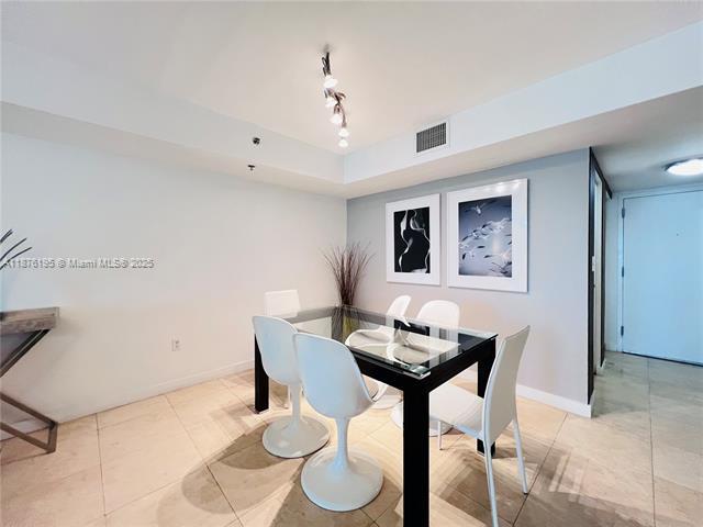 Building Photo - 1200 Brickell Bay Dr