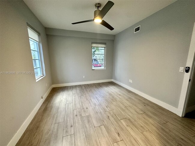 Building Photo - 1100 10th St