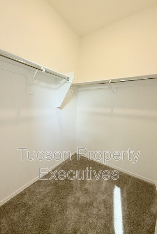 Building Photo - 9329 N Peridot Vis Ave