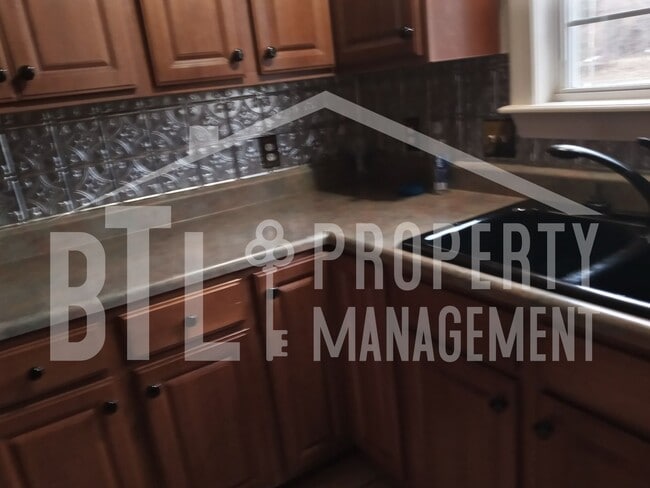 Building Photo - *MOVE IN SPECIAL* Beautiful 3 Bedroom Condo with a Lake View!