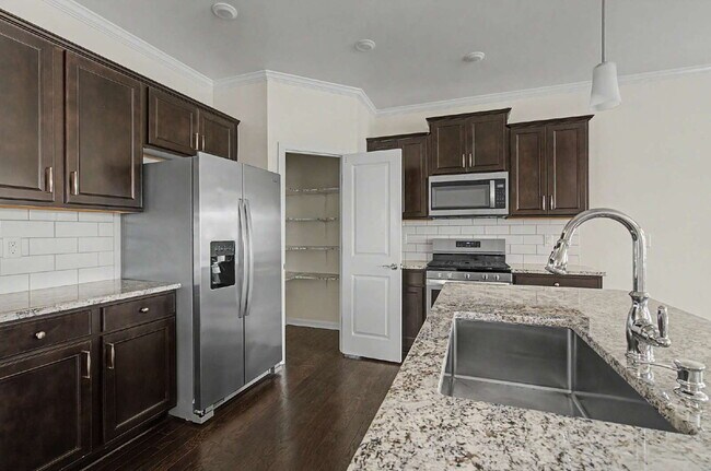 Building Photo - Spacious 4-Bedroom Home w/ Loft