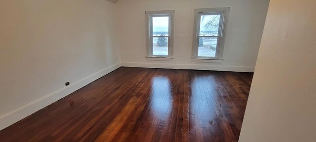 Building Photo - 2815 N Shore Dr