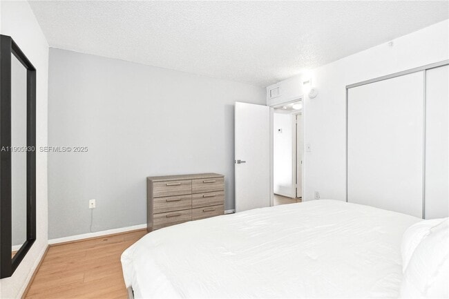 Building Photo - 1035 West Ave