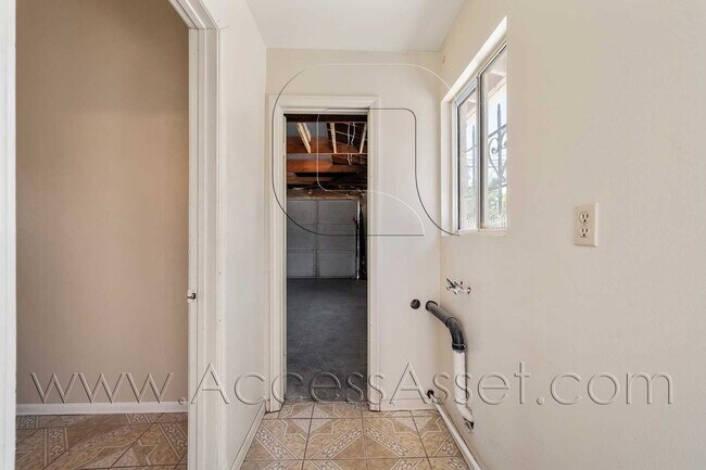 Building Photo - 23865 Goetz Dr