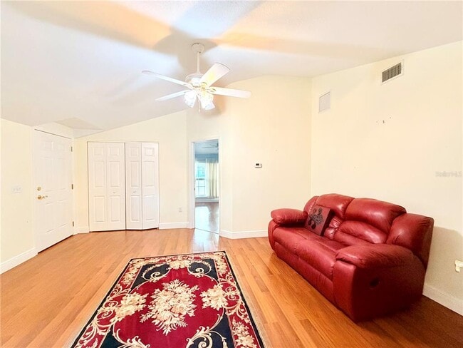 Building Photo - 1020 2nd Ave NW