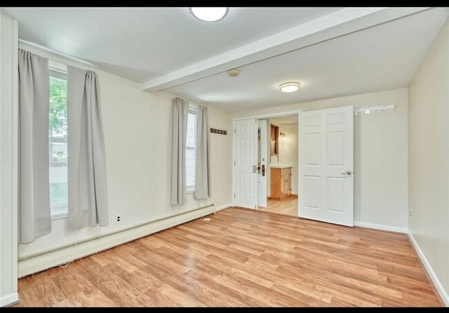 Building Photo - 27 Martin St