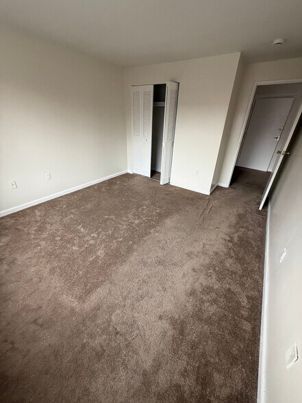 Building Photo - 16 Niles St