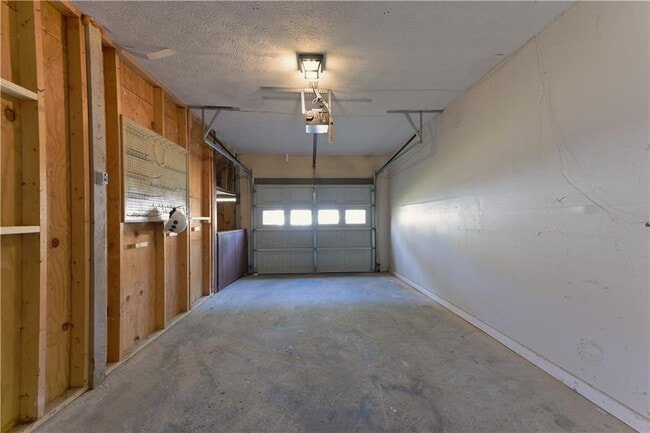 Building Photo - 4943 Meadow Ln