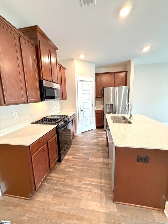 Building Photo - 424 Windsinger Ln