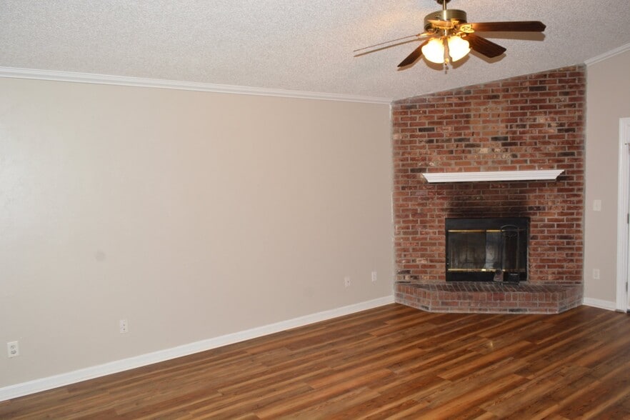 Building Photo - 3996 Bothwell Terrace