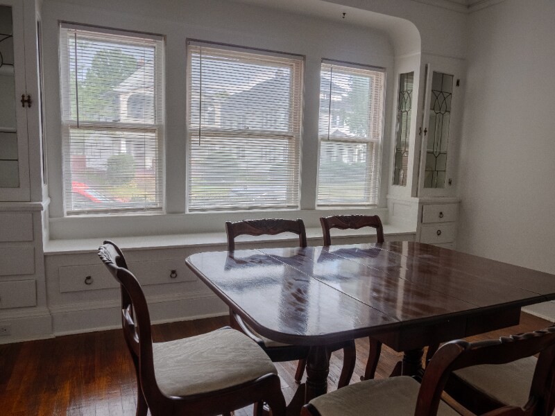 Building Photo - 2580 E 127th St