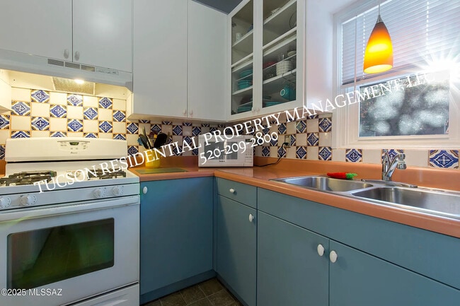 Building Photo - 3275 E Pima St