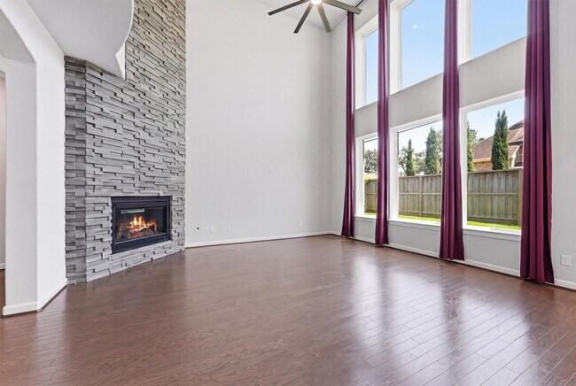 Building Photo - 1303 Gardenia Dr