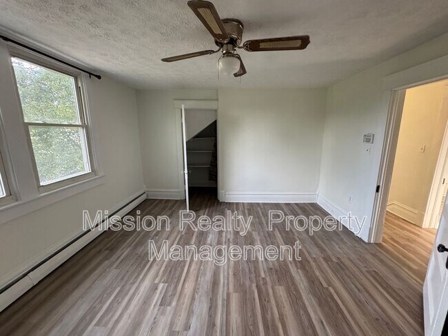 Building Photo - 2132 Ginter St