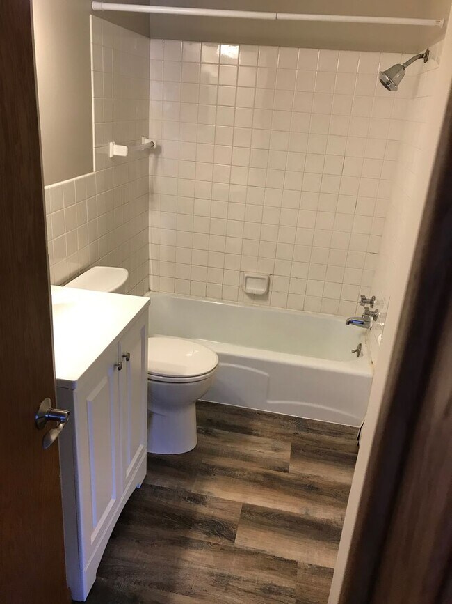 Building Photo - One Bedroom