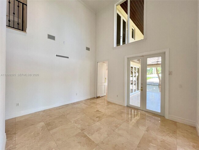 Building Photo - 573 Satinwood Dr