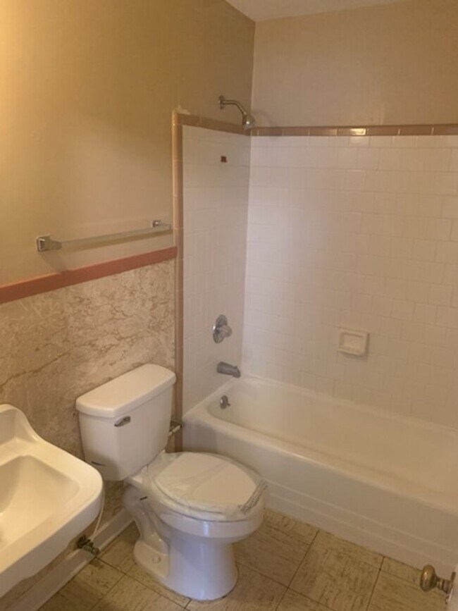 Building Photo - Cozy and Affordable 1-Bedroom Apartment