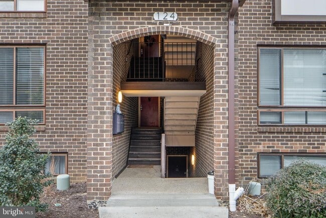 Building Photo - 124 Roberts Ln