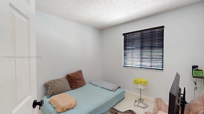 Building Photo - 4714 SW 13th Ct