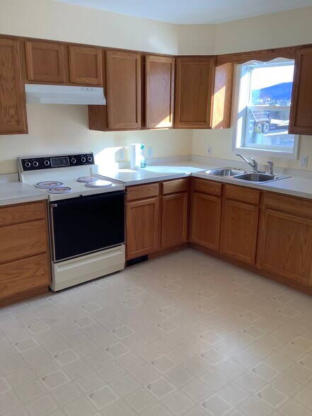 Kitchen - 310 Bypass Dr