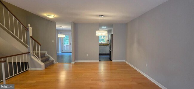 Building Photo - 1353 Templeton Pl