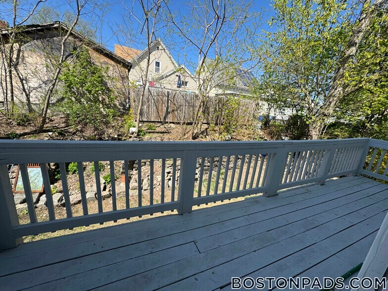 Primary Photo - 391 Water St