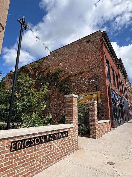 Building Photo - 308 Iron St