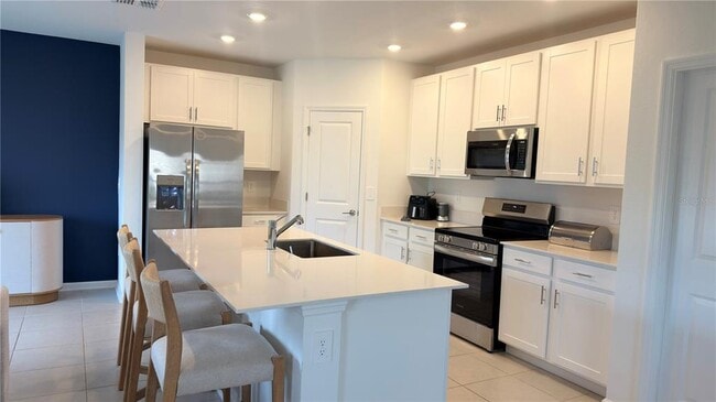 Building Photo - 2731 Armstrong Ave