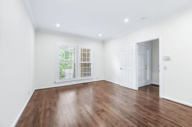 Building Photo - Awesome 3BE/2BA home in the heart of Green...