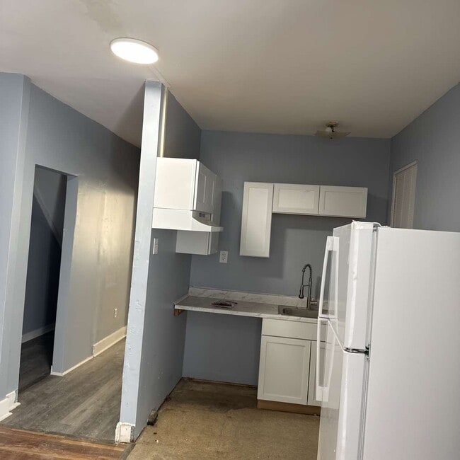 Building Photo - 831 Kirkwood St