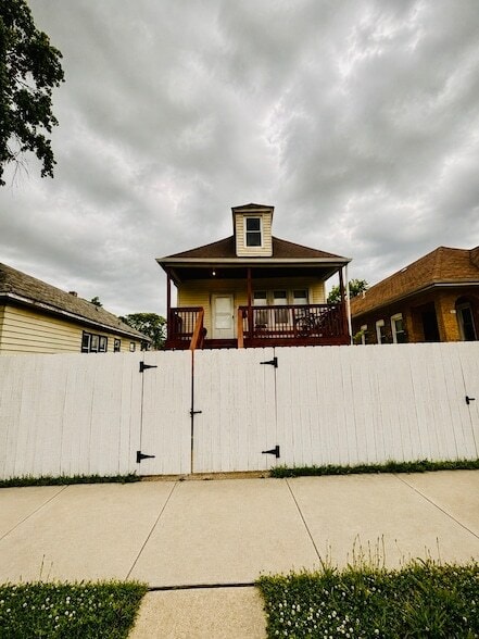 Building Photo - 10327 S Calhoun Ave