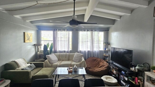 Building Photo - 2/1 on coveted Kalaheo Hillside