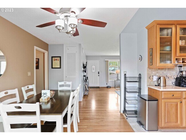 Building Photo - Great Home on 1/3 Acre